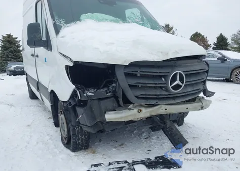 2022 Mercedes-Benz Sprinter 2500 z USA, uszkodzony, nr VIN W1Y4EBHY3NT110146